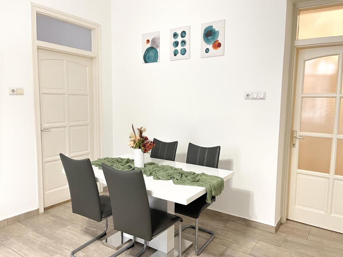 Majestic Residency - 3 Bedrooms Apartment